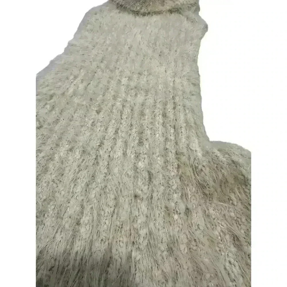 BLANC CLOTHING Turtle Neck Fuzzy Knit Sweater Sleeveless Open Side Size M - Picture 3 of 6